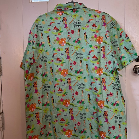 NWT Walt Disney Imagineering Exclusive Tahitian Terrace Button Down Shirt - Picture 3 of 3